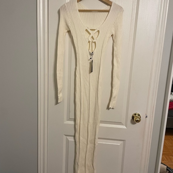 PrettyLittleThing Maternity Cream Knitted Midaxi Tie Back Bodycon Dress - Picture 3 of 3